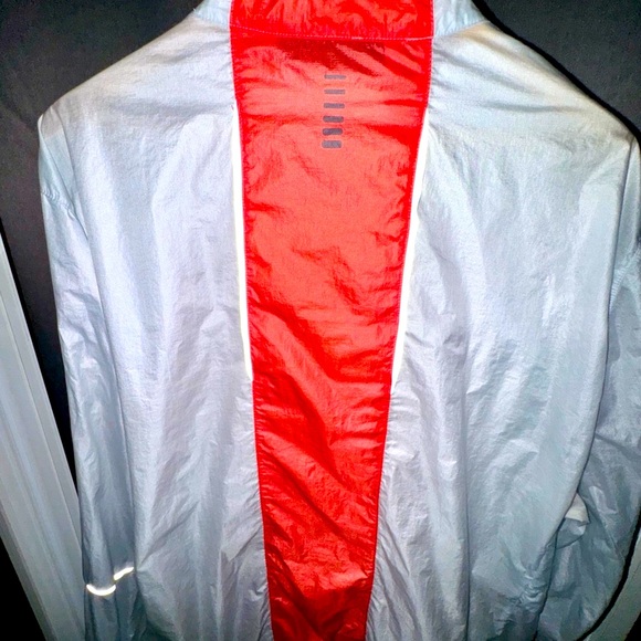 *** UnderArmour Running Jacket - Like New - (XL) *** - Picture 4 of 4